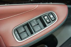 2017款丰田皇冠2.0T运动版