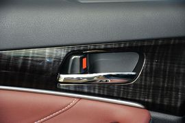 2017款丰田皇冠2.0T运动版