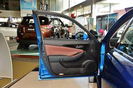 2017款丰田皇冠2.0T运动版