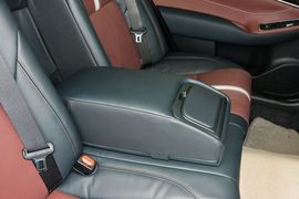 2017款丰田皇冠2.0T运动版