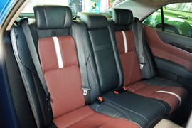 2017款丰田皇冠2.0T运动版