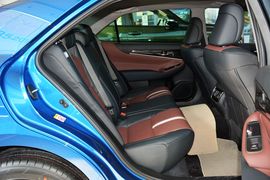 2017款丰田皇冠2.0T运动版