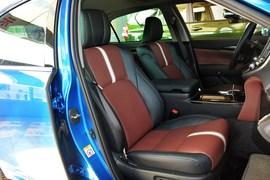 2017款丰田皇冠2.0T运动版