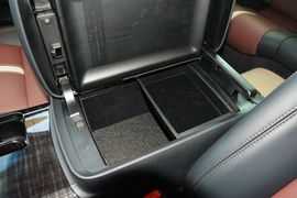 2017款丰田皇冠2.0T运动版