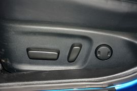 2017款丰田皇冠2.0T运动版