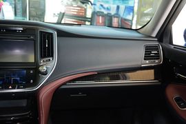 2017款丰田皇冠2.0T运动版