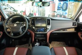 2017款丰田皇冠2.0T运动版