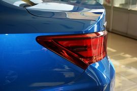 2017款丰田皇冠2.0T运动版