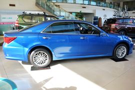 2017款丰田皇冠2.0T运动版