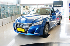 2017款丰田皇冠2.0T运动版
