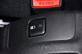 2010款标致207三厢