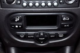 2010款标致207三厢