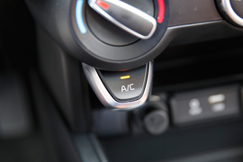 2017款起亚K2三厢