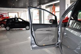 2011款比亚迪M6
