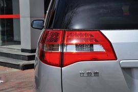 2011款比亚迪M6