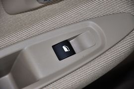 2010款雪铁龙爱丽舍两厢1.6X