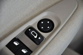 2010款雪铁龙爱丽舍两厢1.6X