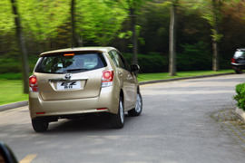 2011款丰田逸致试驾