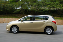 2011款丰田逸致试驾