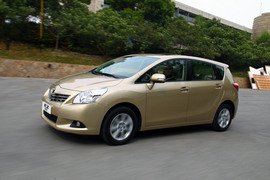 2011款丰田逸致试驾