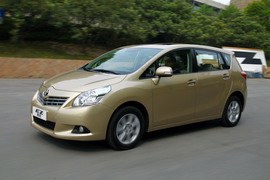 2011款丰田逸致试驾