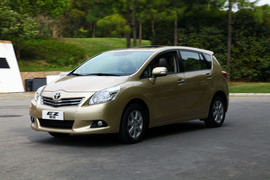 2011款丰田逸致试驾