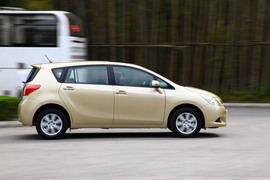 2011款丰田逸致试驾