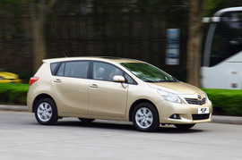 2011款丰田逸致试驾