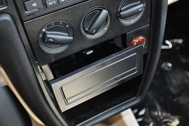 2011款一汽大众捷达1.6L手动
