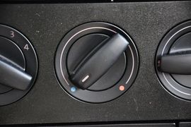 2011款一汽大众捷达1.6L手动