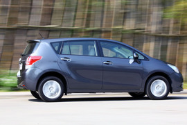 2011款丰田逸致试驾