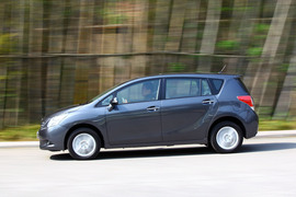 2011款丰田逸致试驾