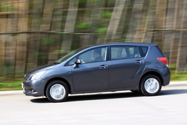 2011款丰田逸致试驾