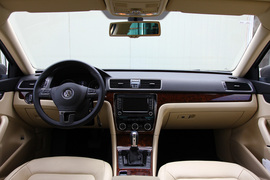 2011款上海大众全新帕萨特体验实拍