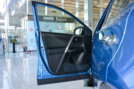 2016款丰田RAV4