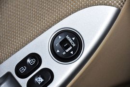 2010款现代瑞纳