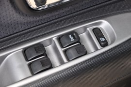 2011款一汽森雅S80