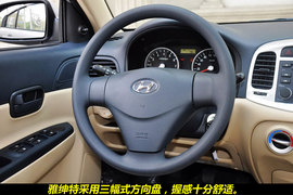 2011款北京现代雅绅特1.4GL到店实拍图解