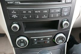 2011款奔腾B70实拍