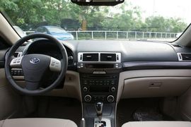 2011款奔腾B70实拍