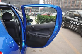 2011款标致207两厢