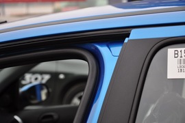 2011款标致207两厢