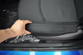 2011款标致207两厢