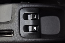 2011款标致207两厢