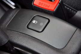 2011款标致207两厢