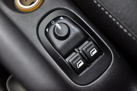 2011款标致207两厢