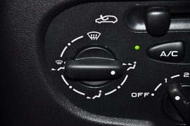 2011款标致207两厢