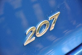 2011款标致207两厢