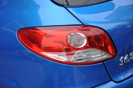 2011款标致207两厢