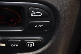 2011款标致207三厢